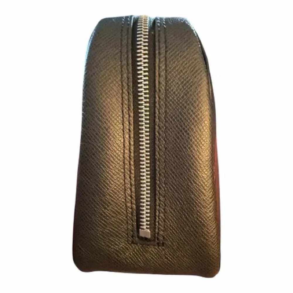 LOUIS VUITTON Men’s Dock Kit Taiga Trousse Toilette GM Clutch Bag Black